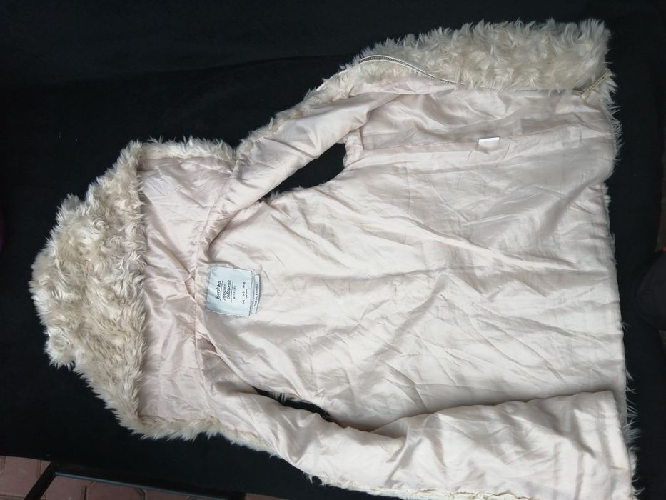 Vand vesta Bershika din blana cu glugă