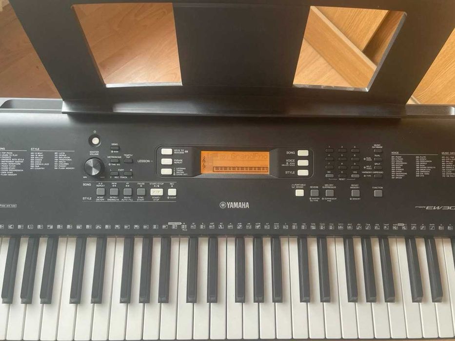 Синтезатор Yamaha PSR-EW300