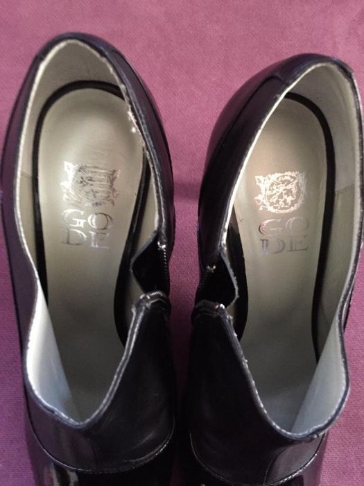 Продам итальянские ботильоны GODE