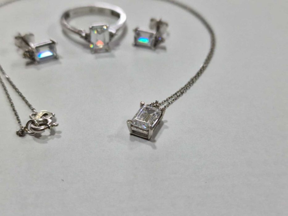 Комплект бяло злато 14К / синджир, обеци и пръстен / 6,16 гр.