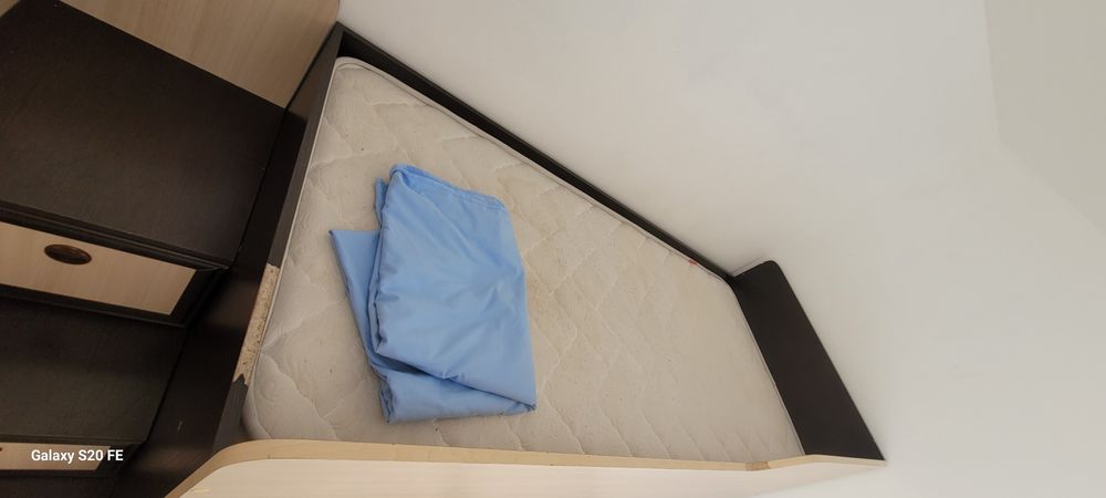 кровать с платилным шкафом