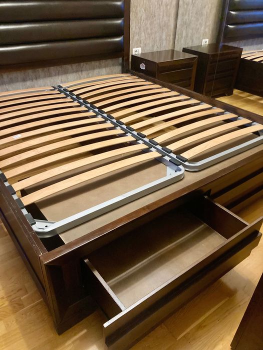 Set pat lemn + 2 noptiere + comoda Mobexpert