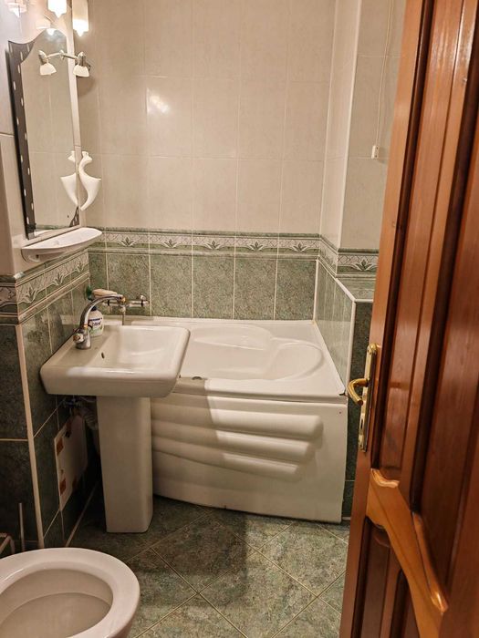 Inchirierez apartament 3 camere in Tudor