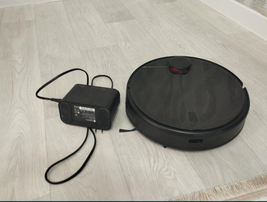 Продаю робот пылесос в отличном состояние