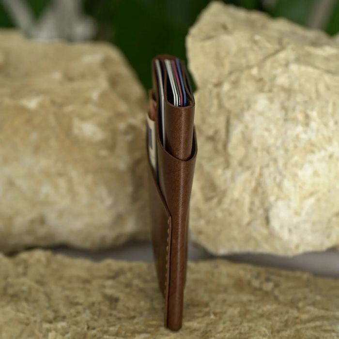 Portofel slim realizat manual din piele naturala