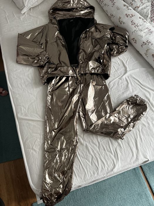 Costum CATO auriu metalizat