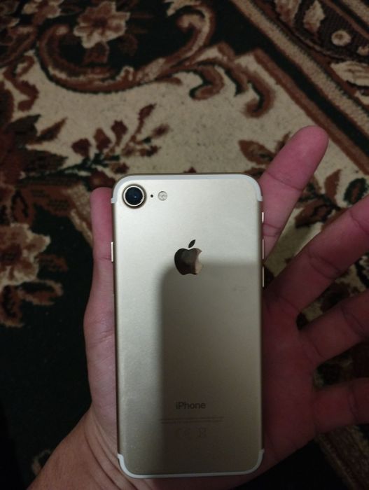 Айфон 7  продам 32 гб