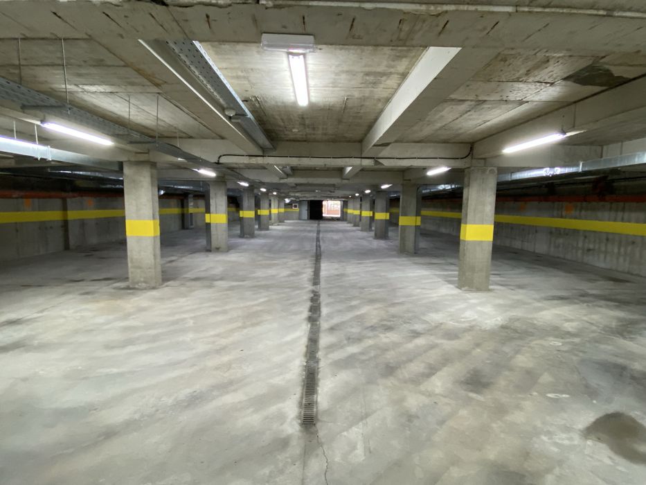 Паркомясто под наем за ЕА