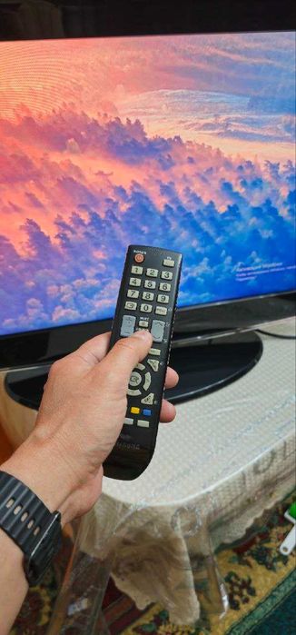 телевизор Samsung -диагoналь 32 (81 cм)