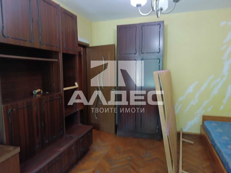 Продава се непреходен двустаен ап. в кв. Изток!