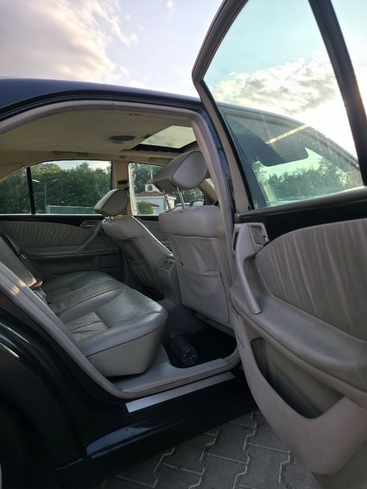 Mercedes-Benz E430 W210