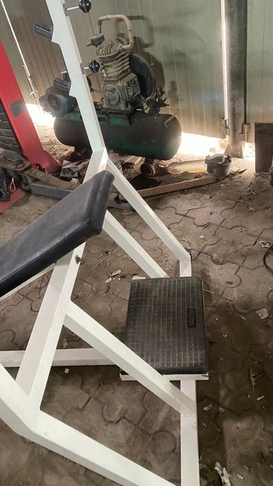 Скамья для жима в отличном состоянии