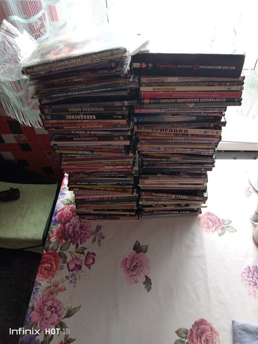 ДВД диски бу много.