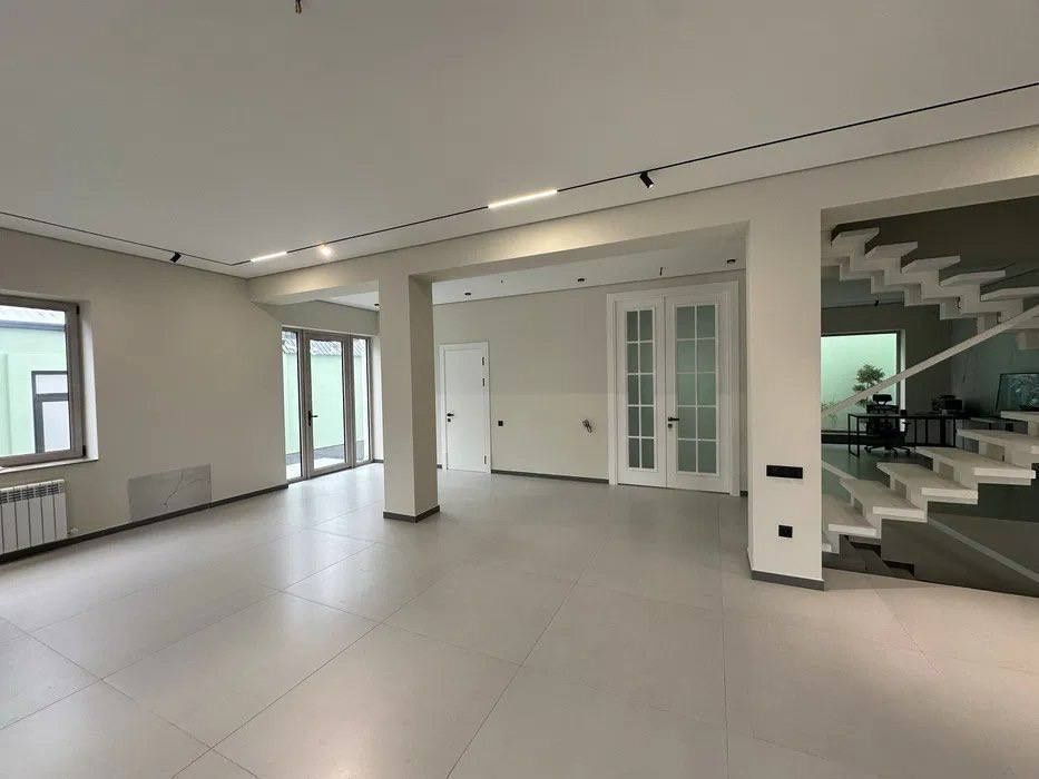 Продается дом 6 комнат, ориентир: Никитина, 2,87 соток 380м²