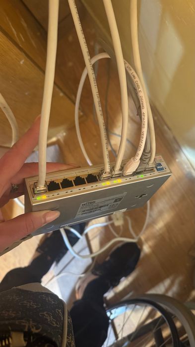 Мегапикселова куполна IP камера HIKVISION