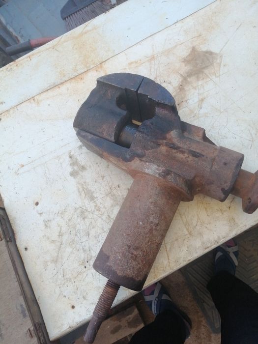 Продаётся советский тиски