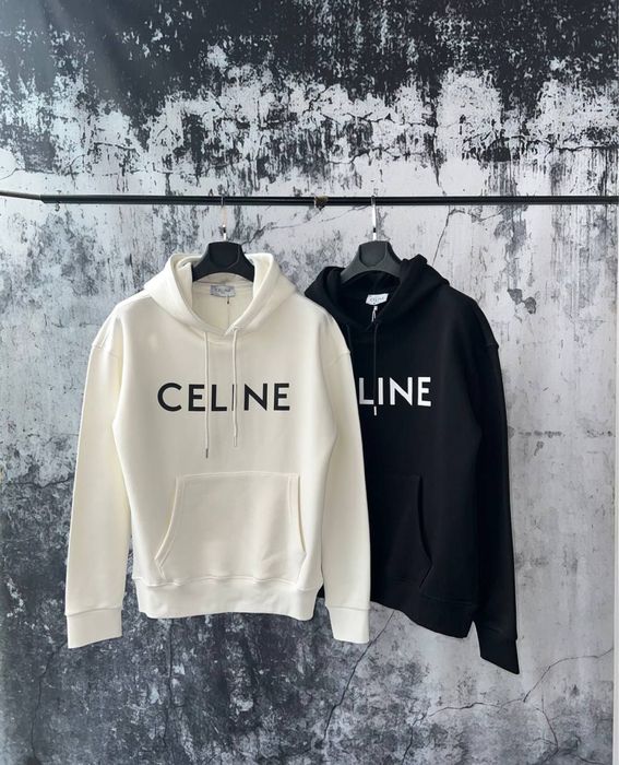 Суичър в бяло и черно