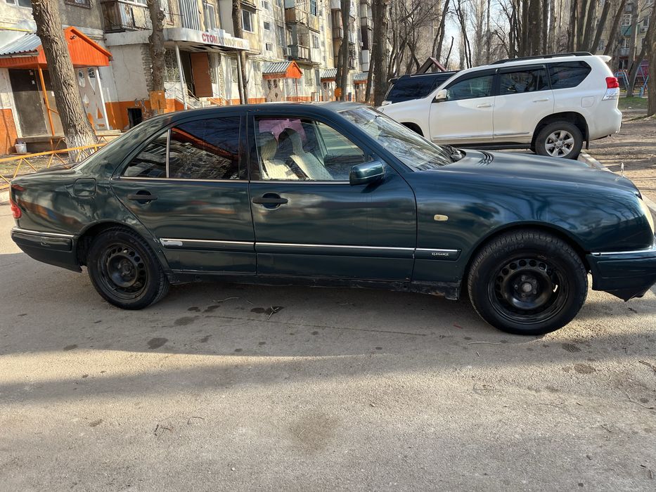 Mercedes-Benz E230 W210