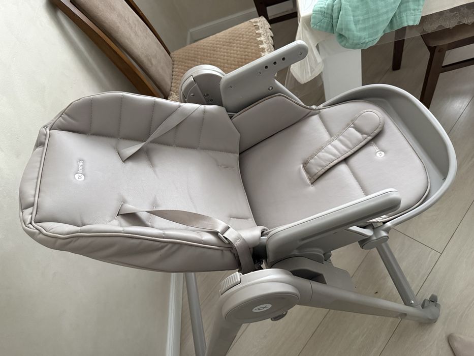 Стульчик-шезлонг для кормления ребенка