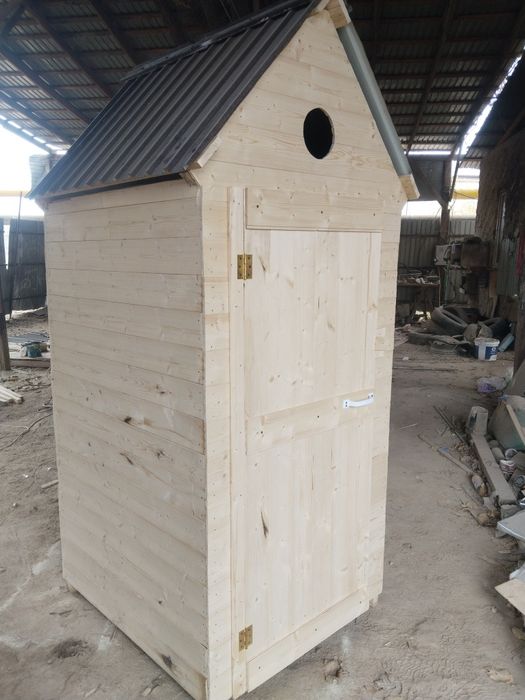 Уличный туалет.Деревянный туалет