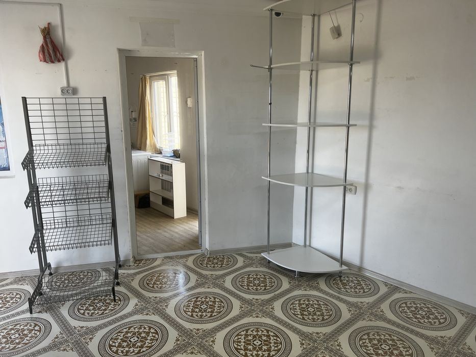 Участок со зданием