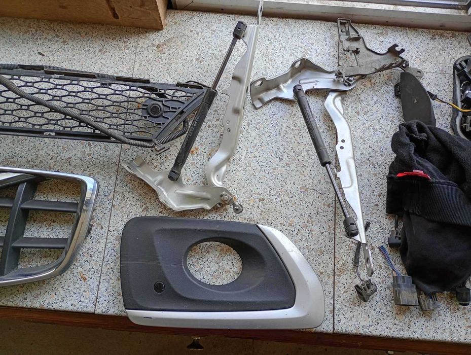 Броня, решетка, маска за Volvo XC70, V70