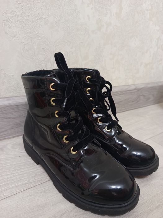 Продам детские ботинки 33 р.