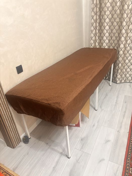 продам кушетку для лешмейкеров