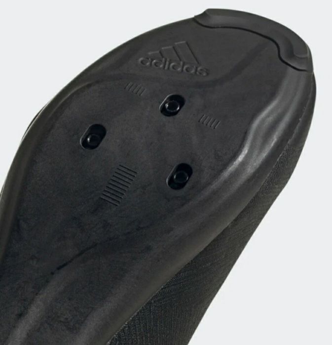 Обувки Адидас и обувки Ardvep за шосейно колоездене