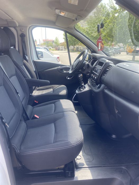 Inchiriere auto microbuz 8+1 si  7+1 ,20,locuri Rent a Van/19+1 locuri