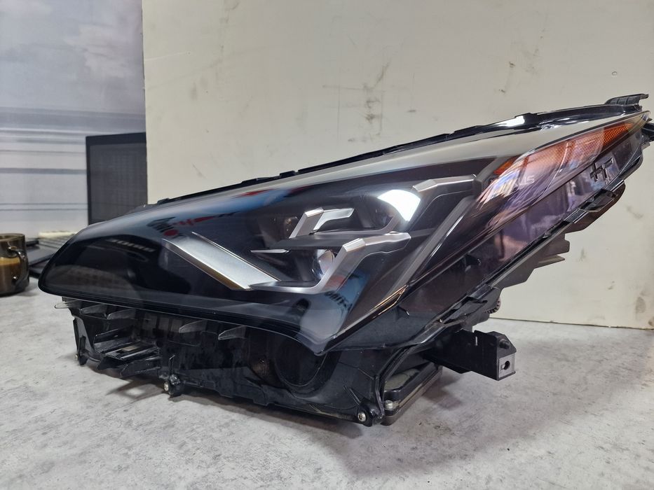 Фара оригинал Lexus NX200