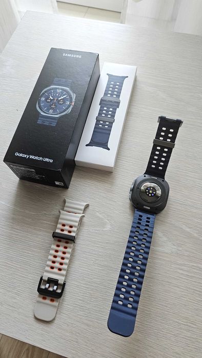 Samsung Galaxy Watch Ultra 2025, 64 GB, eSIM ecranul are o fisură în sticl