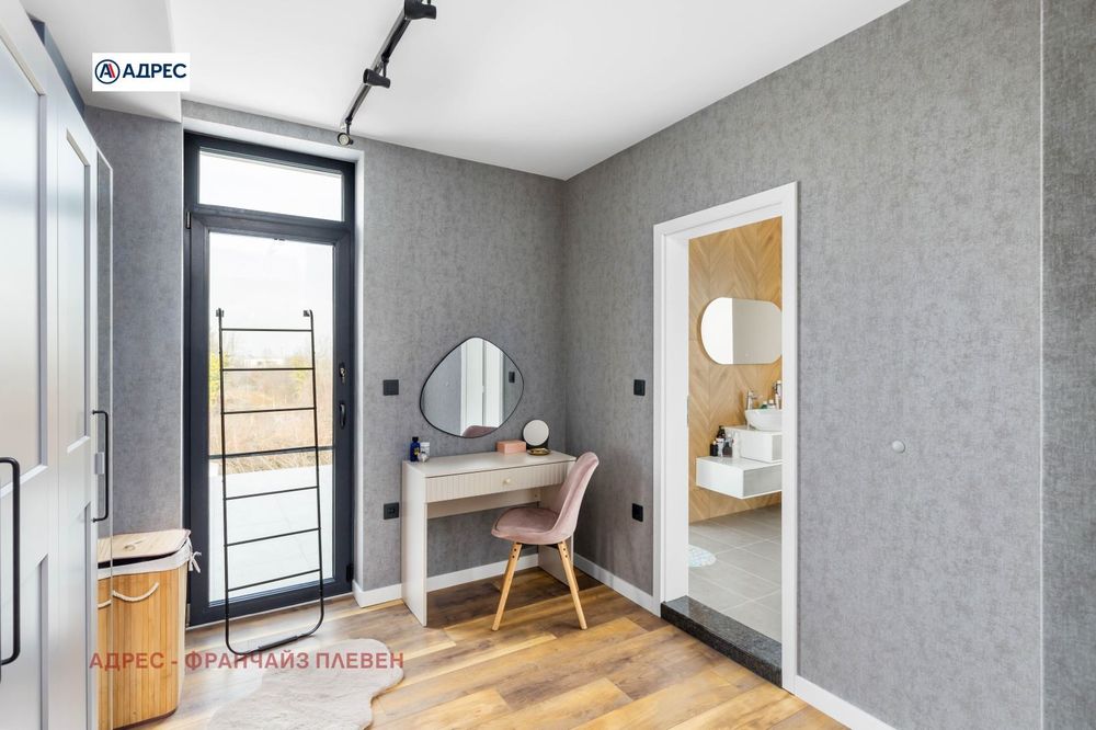 Продава се Къща в Плевен, м-т Плочата - 272 кв.м за 2942 €/кв.м - Снимка #11