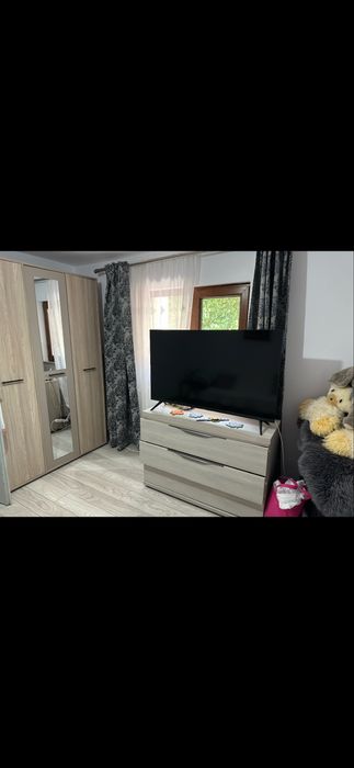 Vand casa 4 camere, 2 bai, garaj, camara, magazie, 2400 metri, la 10 min de DN1 , 25 min de Sinaia si 15 min de Ploiesti! Toate utilitatile!