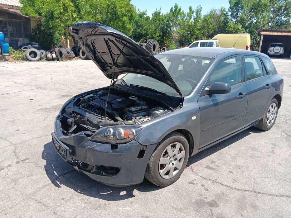 Мазда 3 на части.