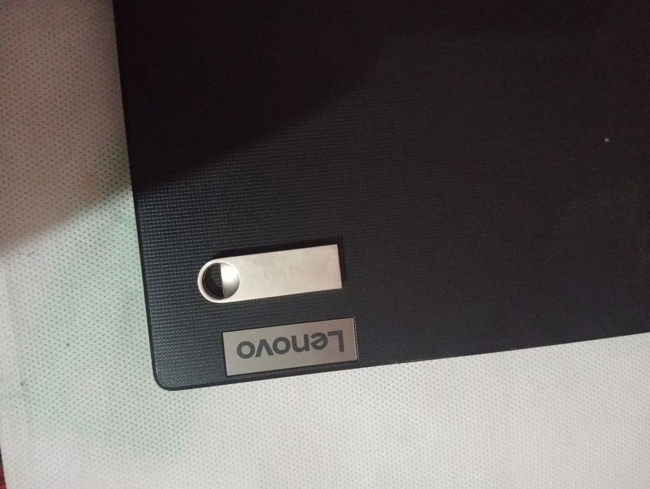 Срочно!!!Noutbuk Lenovo 8/512GB R5