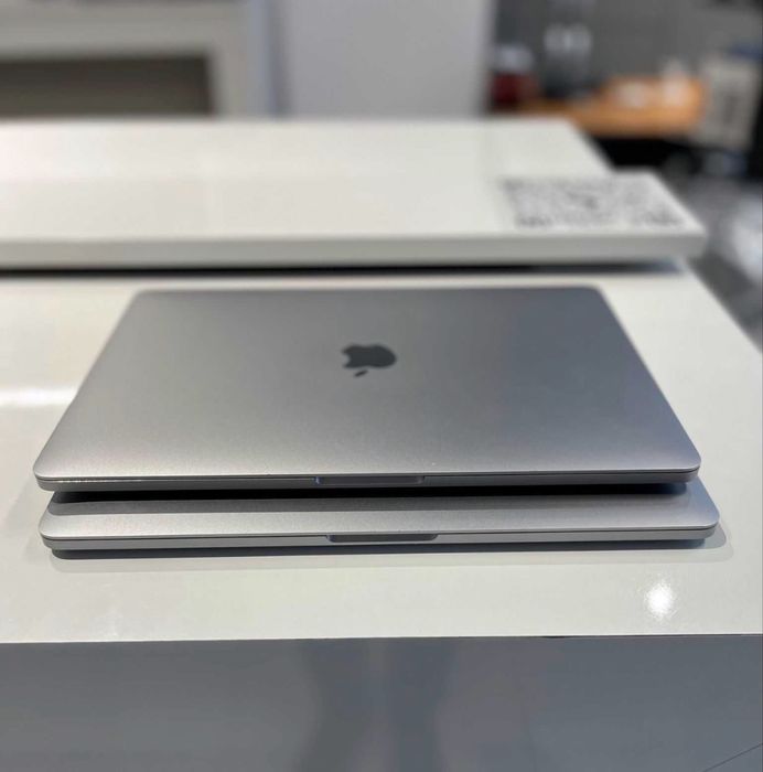 13" MacBook PRO / 2020 / 16 GB RAM / 512 GB memory