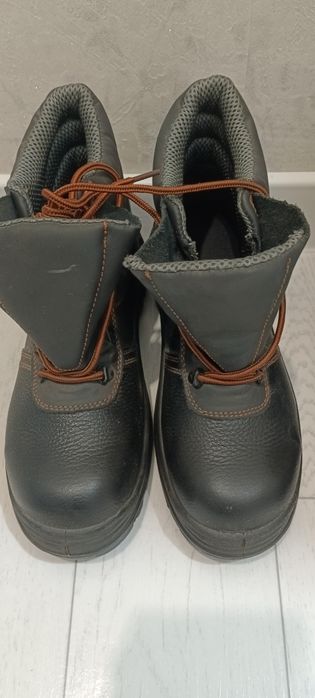 Ботинки рабочие.