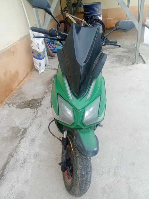 Benzinli skuter qiziqqanlar uchun