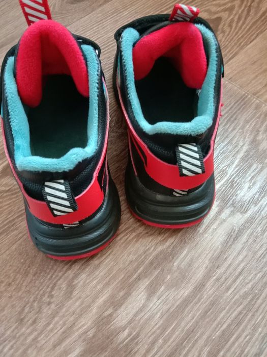 Утеплённые кроссовки 35 размер