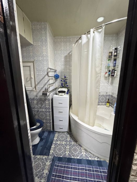 Массив хумаюн 
2перед 3ком первый этаж 
Не торец  Два выхода 
Два подв