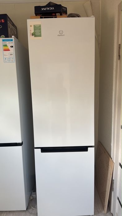 Холодильник Indesit