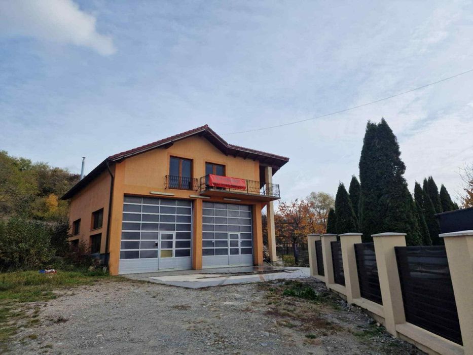 Închiriez service auto/hala