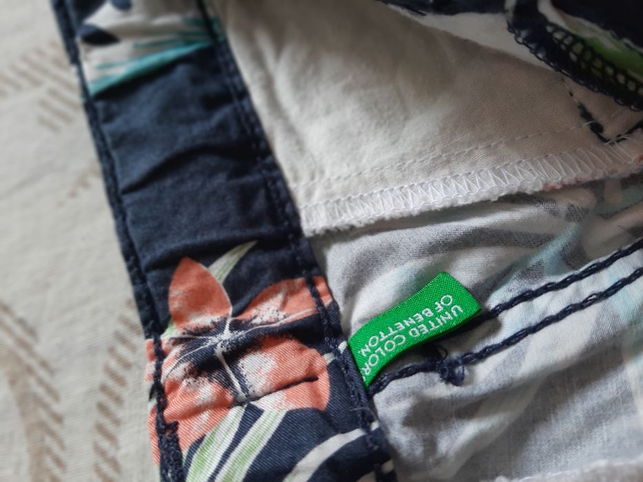 Бермуди на цветя benetton