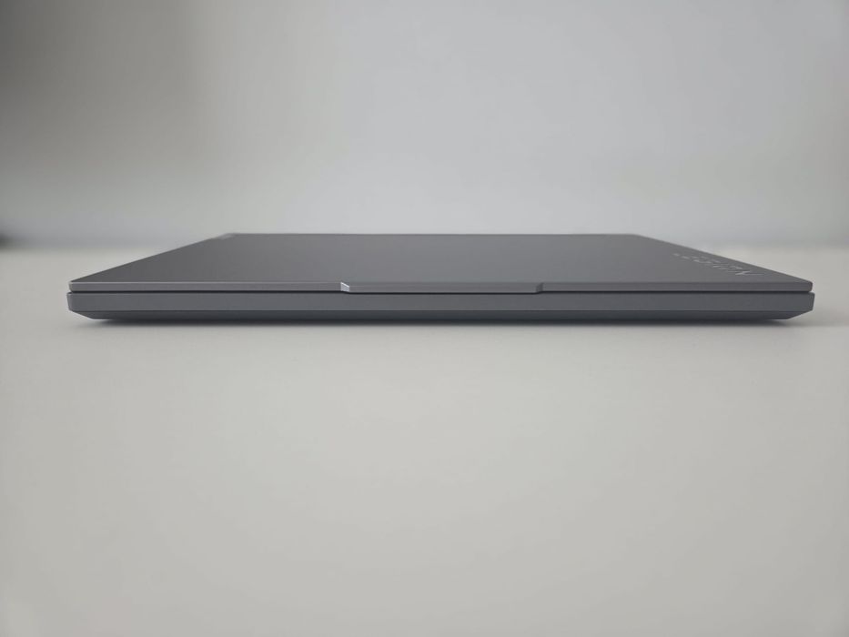 Laptop Gaming Lenovo Legion 5 16IRX9 și Mouse Gaming Logitech G203