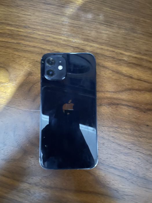 Iphone 12.