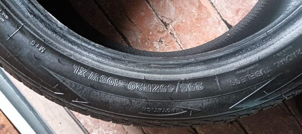 Продам шины на 20