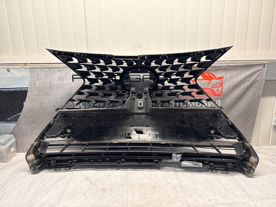 Решетка предна • Lexus UX