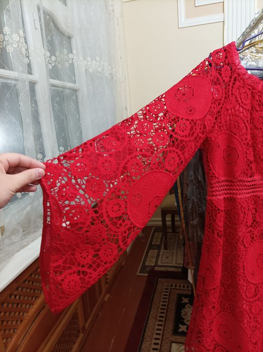 Qizil ko'ylak vecherniy