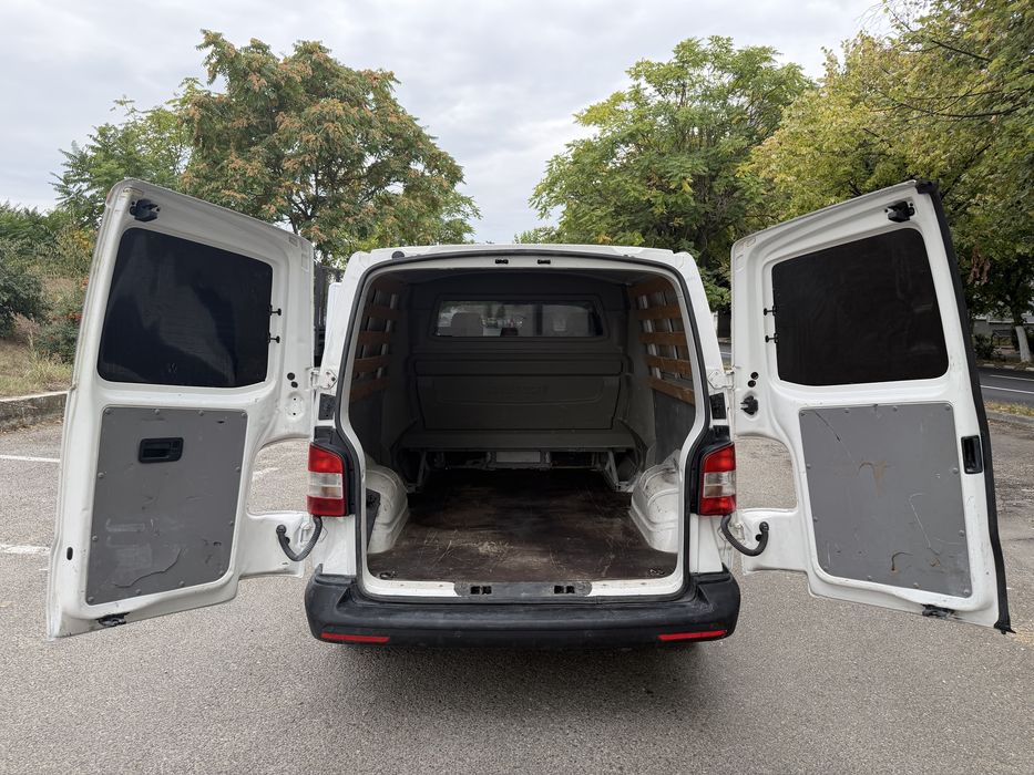 VW Transporter T5 Modelul Lung 2.0 Tdi Euro 5 cu 6 Locuri si Marfa
